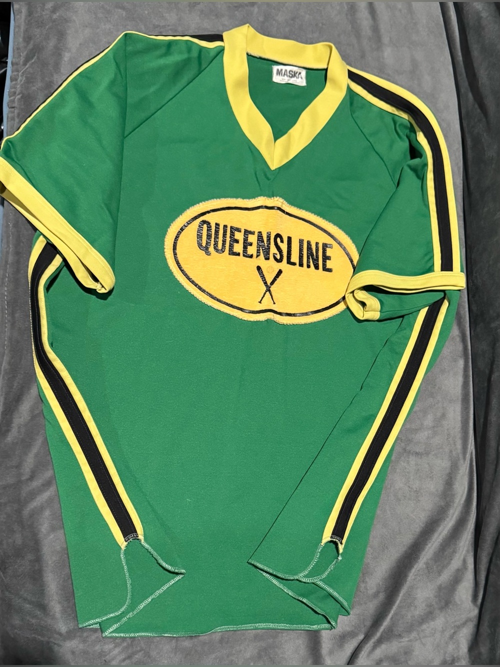 Vintage 70’80 Maska Hockey Jersey - Like New - Queensline - Green Gold - Size 44